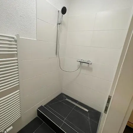 Zimmervermietung Am Airport Apartman *